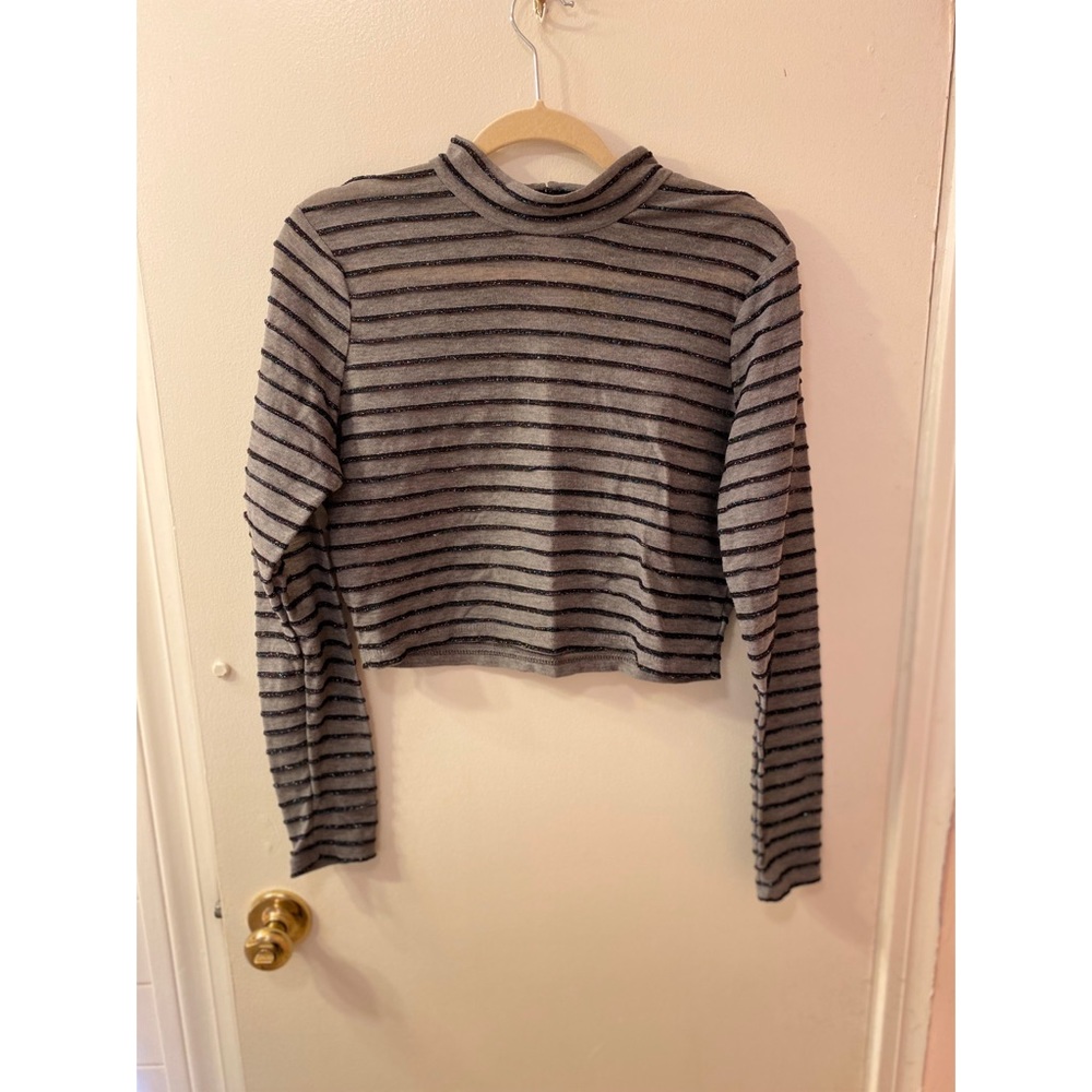 Cropped, long sleeve